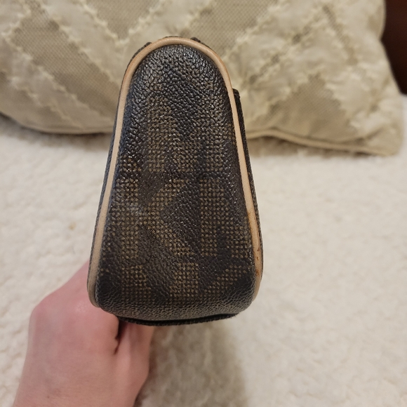 Michael Kors cosmetic case - Picture 3 of 11